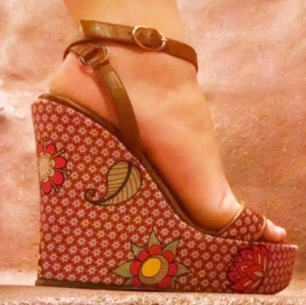 Sergio Rossi  Burgundy redish leather wedge, clasp around the ankles..size‎ 36.5